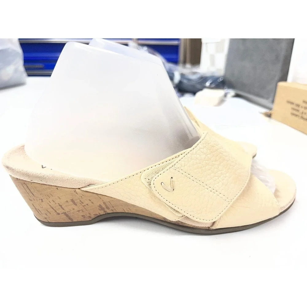 Vionic Leticia Cream Beige Pebbled Leather Cross Strap Wedge Sandals Womens 8
